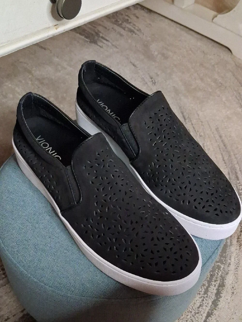 Vionic Splendid Midi Perfc Black Perforated Slip-On Sneaker Size 9
